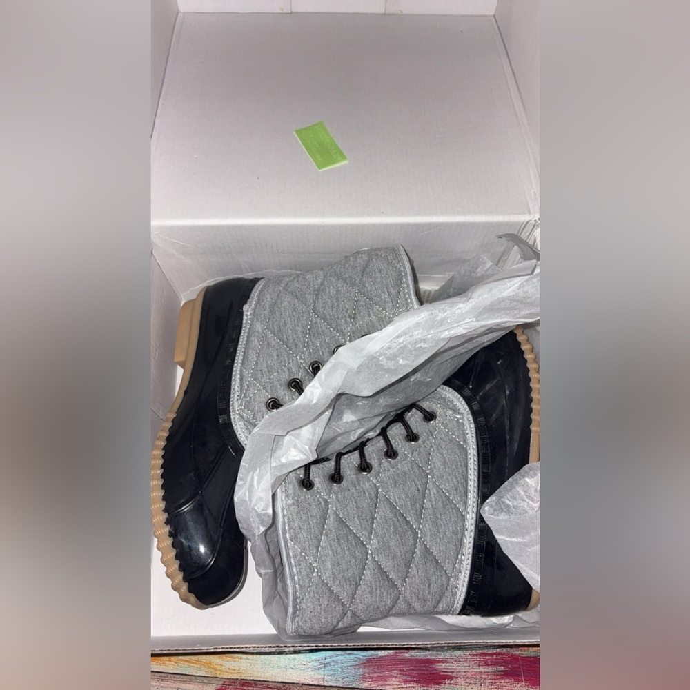 Stylish Quilted women’s Boots in Gray and Black